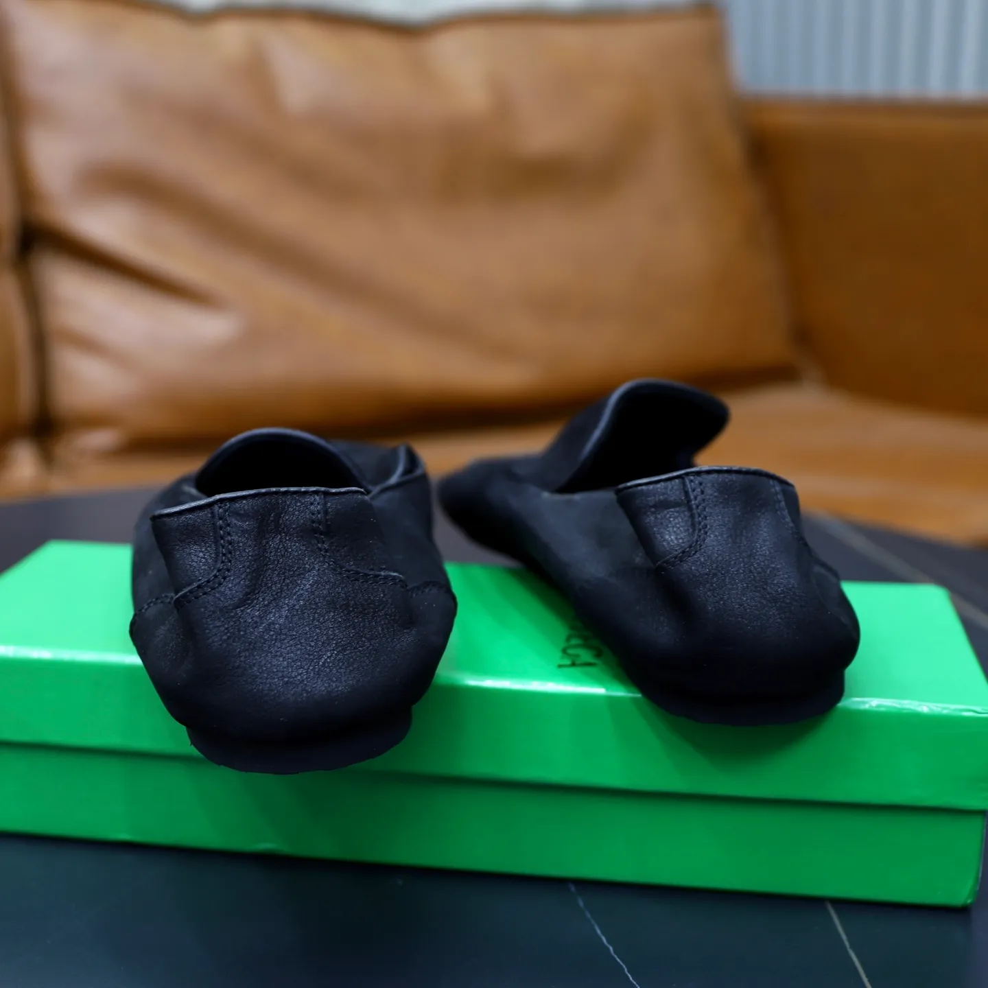 Ex-factory price: 462💰Calf lining【Bottega Veneta】BV classic men's wallet shoes. It is super convenient to carry when traveling. 👍It is made of imported soft calfskin, which is comfortable on the feet and has a luxurious cowhide lining inside. Original original rubber wear-resistant outsole. Matching code: 39-45